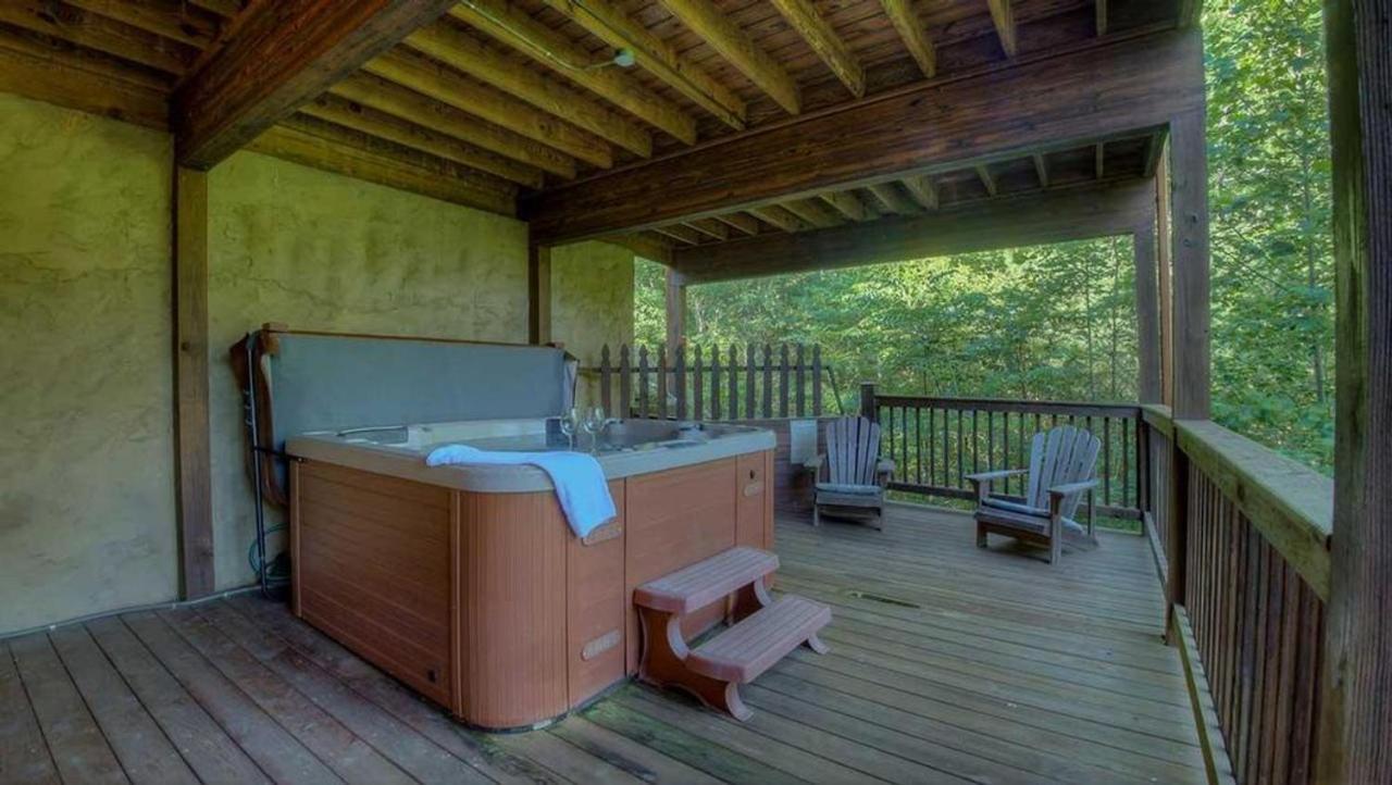 All Decked Out Blue Ridge Exterior photo